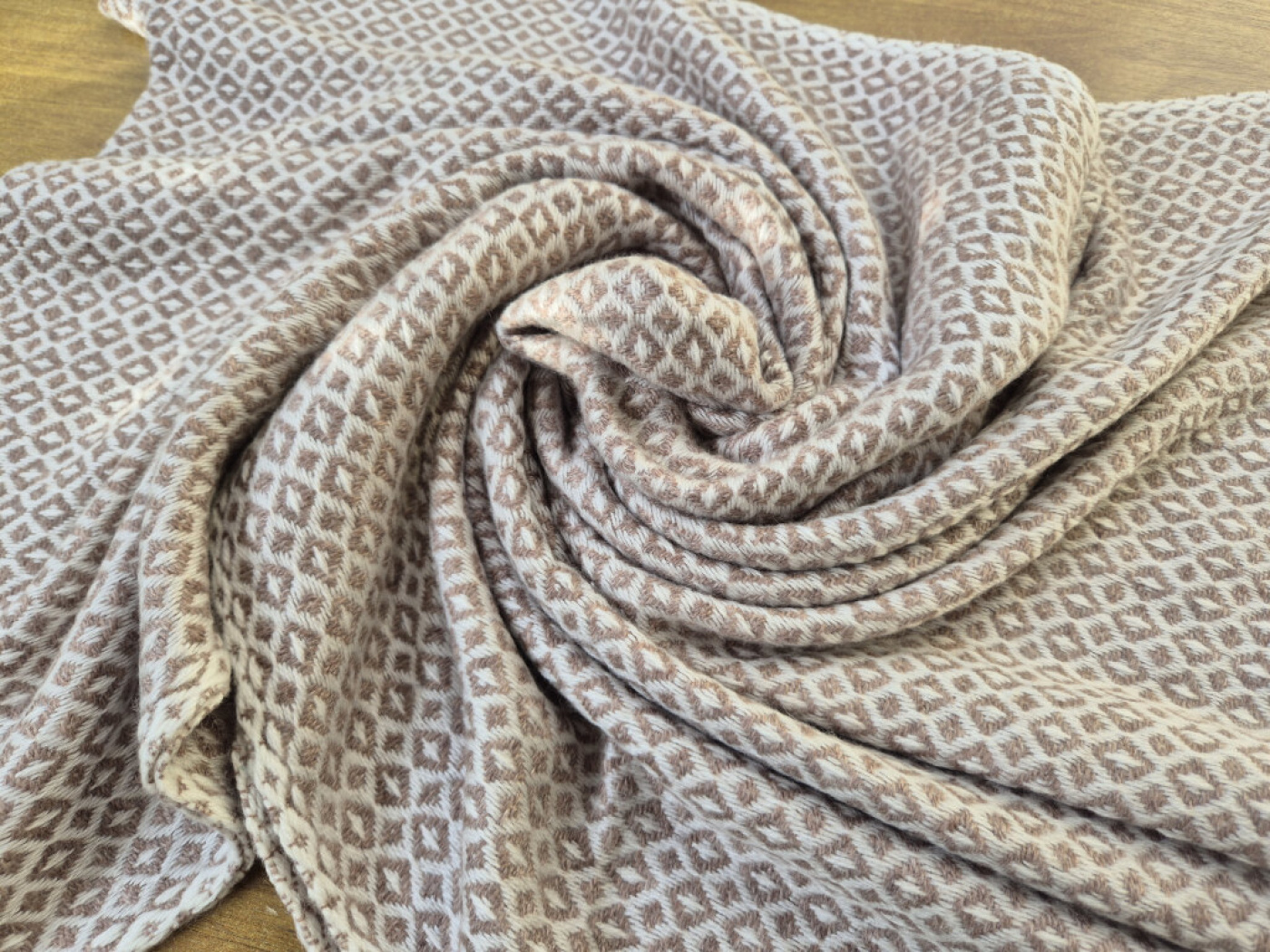 LWH Kaschmir-Schal | Helles Kupfer & Creme | Rautenmuster | weich & strukturiert | 66×190 cm